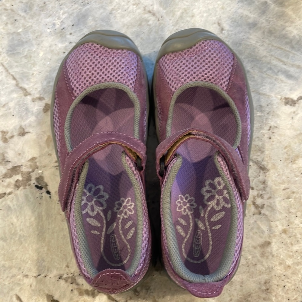NWOT Keen Mary janes